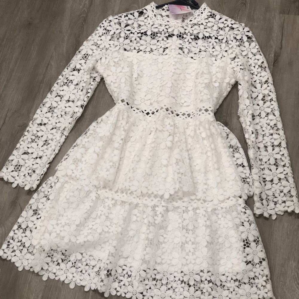 Chicwish lace white dress s
